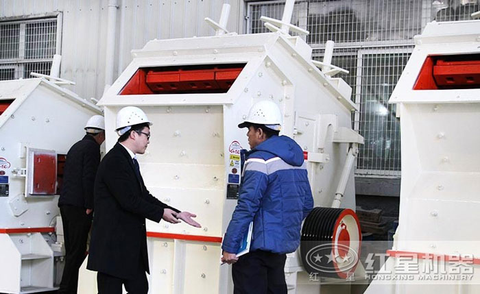 客戶參觀反擊式破碎機