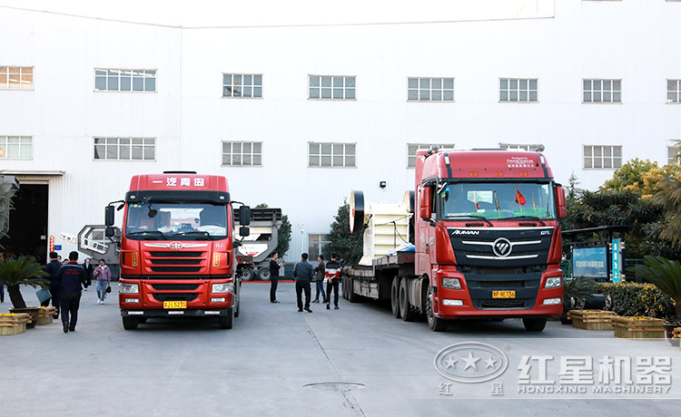 紅星顎式破碎機(jī)發(fā)貨現(xiàn)場