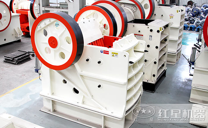 顎式破碎機(jī)和反擊式破碎機(jī)的區(qū)別—共同演繹“一出好戲”