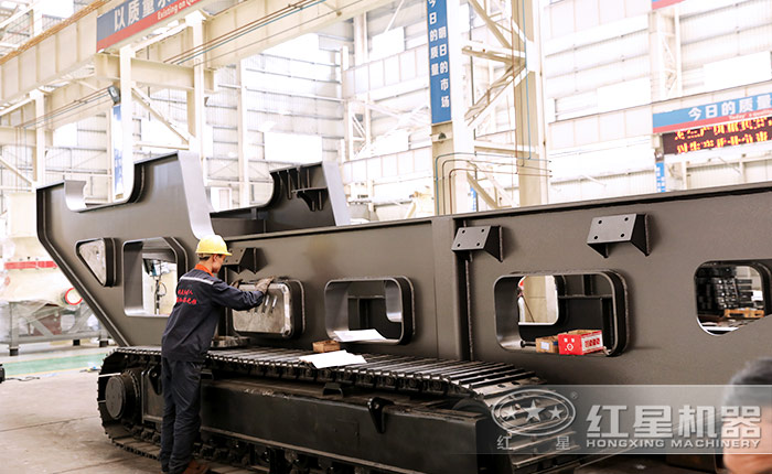 中小型建筑垃圾粉碎機(jī)生產(chǎn)車間