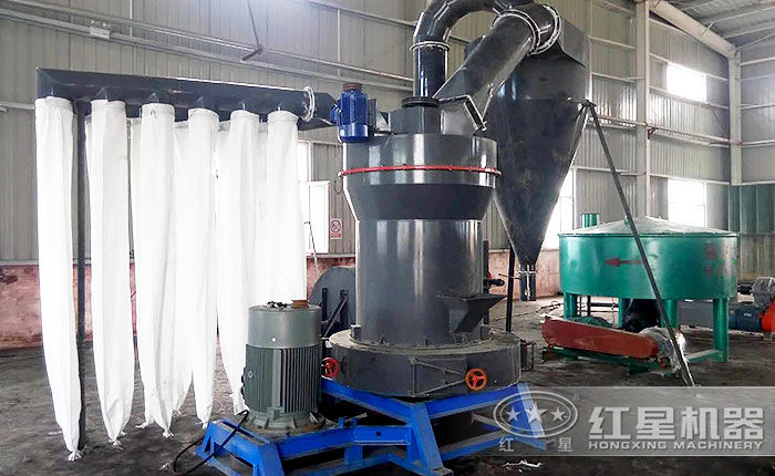 蒙古木炭磨粉現(xiàn)場(chǎng)