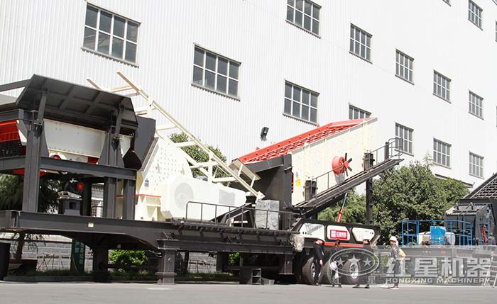 客戶到紅星考察移動破碎一體式機器