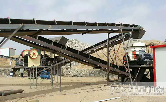 時產(chǎn)150噸的煤炭破碎現(xiàn)場