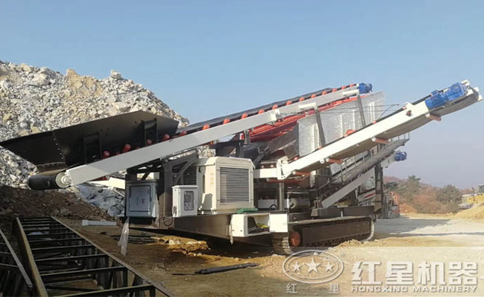 履帶式移動破碎篩分一體機(jī)流動作業(yè)，節(jié)能環(huán)保