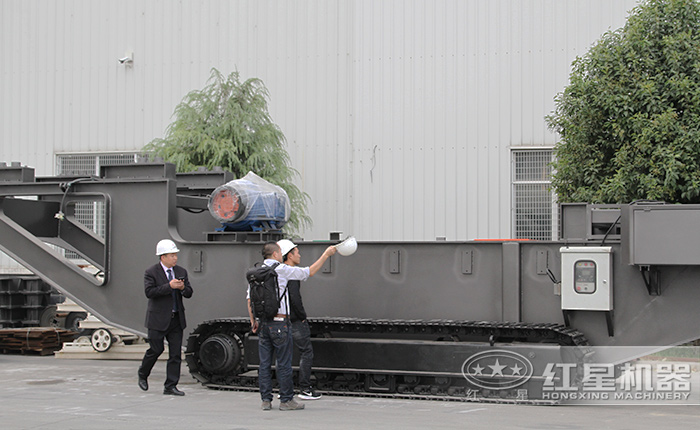 客戶參觀考察流動式破碎機