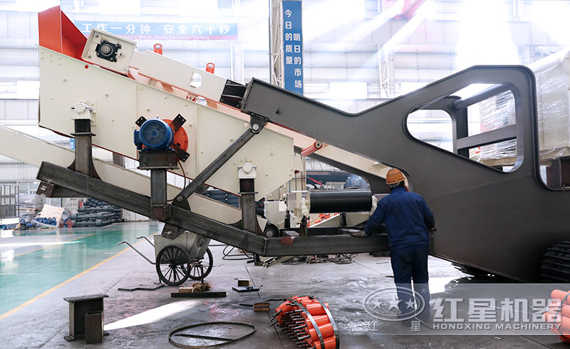 移動履帶一體式打沙機(jī)不懼艱險(xiǎn)，上坡下溝樣樣行