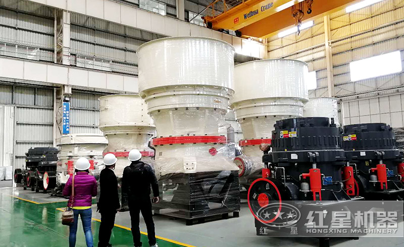 客戶到紅星機(jī)器生產(chǎn)車(chē)間參觀圓錐破碎機(jī)