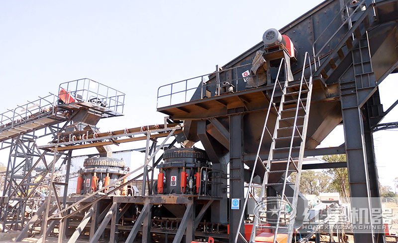 鵝卵石加工現(xiàn)場之圓錐破