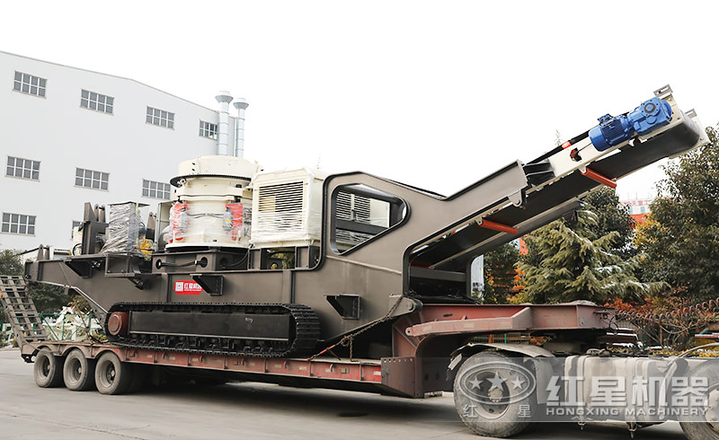 履帶移動(dòng)圓錐破碎站發(fā)貨現(xiàn)場