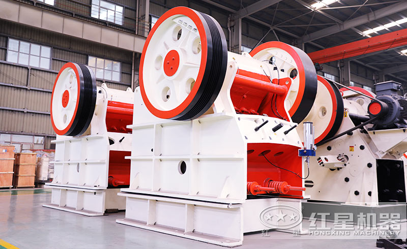 把毛石料打成碎石用什么設(shè)備？一小時(shí)100噸的多少錢