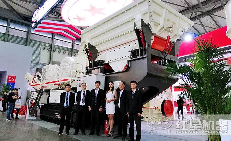 大型可移動采石場生產(chǎn)線視頻(河卵石、花崗巖、青石統(tǒng)統(tǒng)一口吃掉)