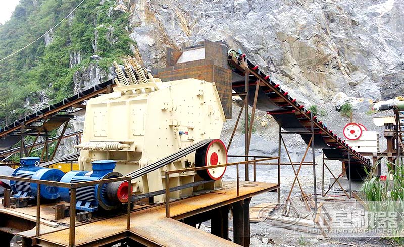 顎式破碎機(jī)+反擊式破碎機(jī)組合作業(yè)現(xiàn)場