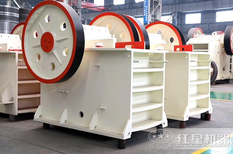 1250立軸式制砂機(jī)產(chǎn)量能達(dá)到多少?lài)崳空咨a(chǎn)線需要配置哪些設(shè)備？