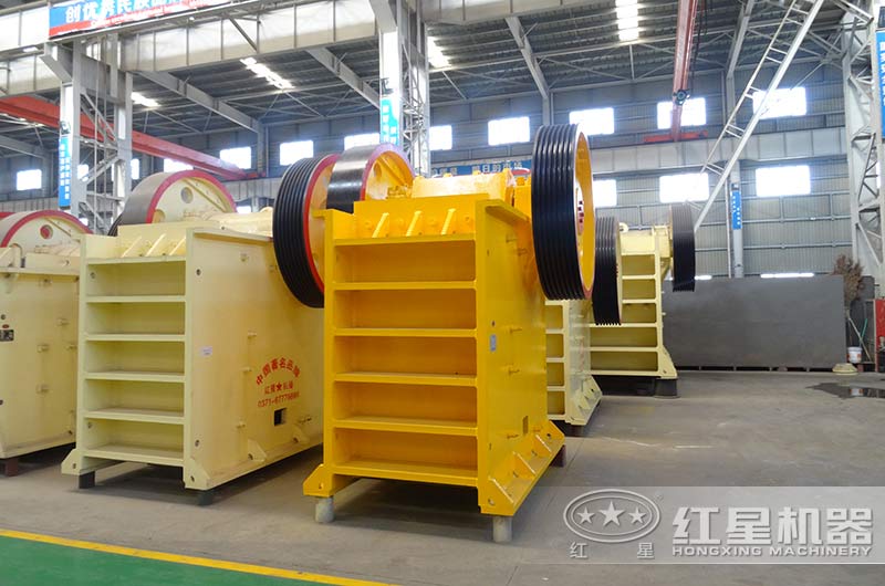 投資時(shí)生產(chǎn)200噸的大型顎式破碎機(jī)利潤高嗎？