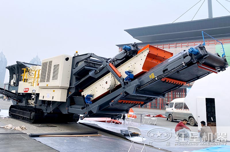 車(chē)載移動(dòng)建筑垃圾粉碎機(jī)車(chē)間