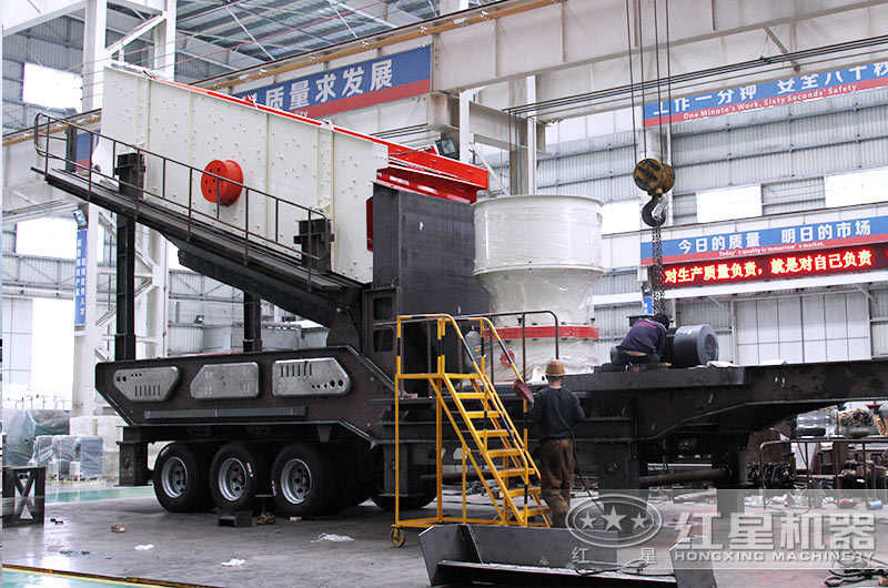 車(chē)載移動(dòng)建筑垃圾粉碎機(jī)車(chē)間