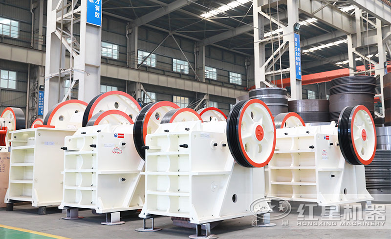 時(shí)產(chǎn)200噸的顎式破碎機(jī)有哪些型號，價(jià)格高嗎？