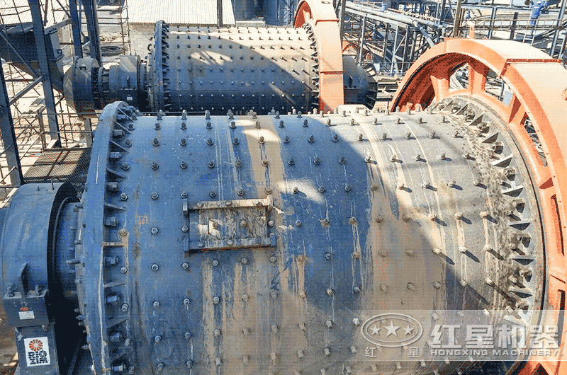 水泥球磨機現(xiàn)場實拍