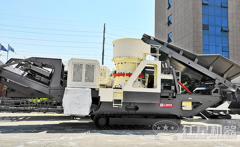 每小時(shí)200T的履帶移動(dòng)式建筑廢料破碎機(jī)