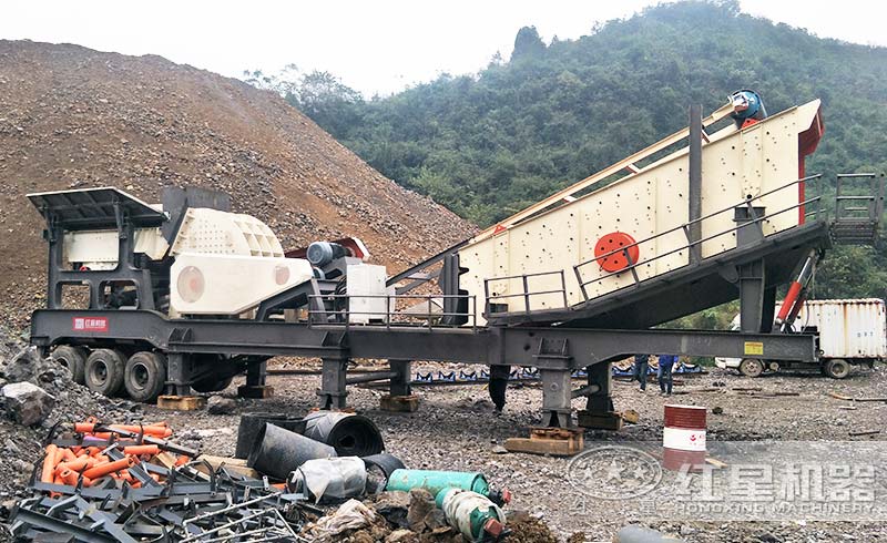 紅星移動破碎機_移動碎石機一天的產(chǎn)量能達到多少