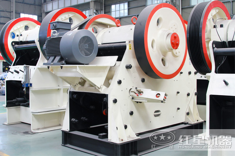 哪臺破碎機(jī)能夠在新的一年牛氣沖天？我看這臺鄂破碎石機(jī)可以