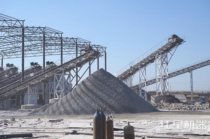 石子廠加工碎石用圓錐破碎機，全套打石子機價格