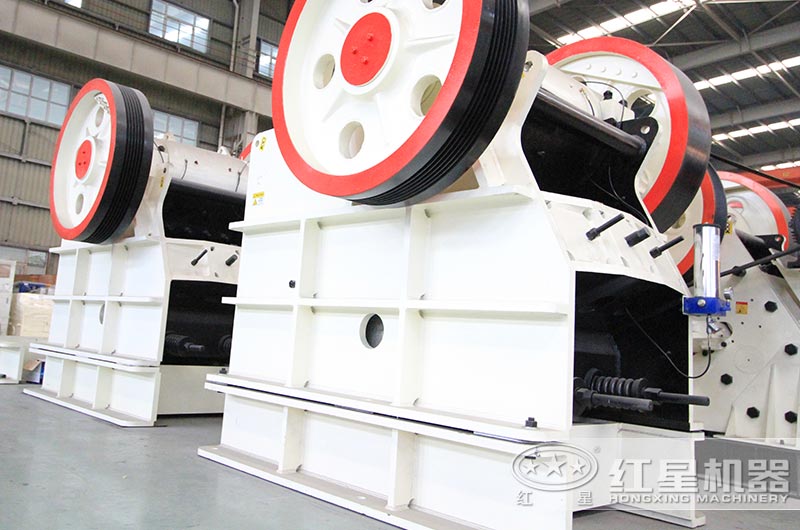 國內(nèi)大型顎式破碎機推動鐵路、公路事業(yè)蓬勃發(fā)展