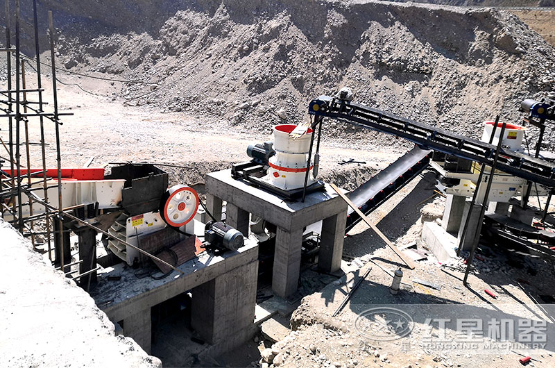 圓錐碎石機(jī)現(xiàn)場(chǎng)2