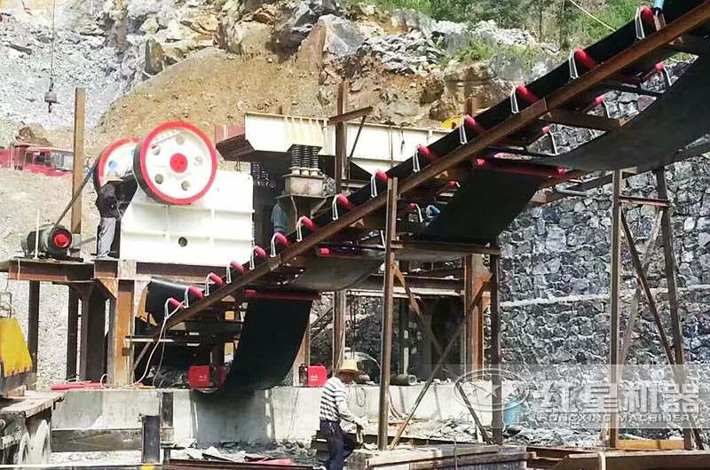 顎破是生產(chǎn)線中常見的一級破碎設(shè)備