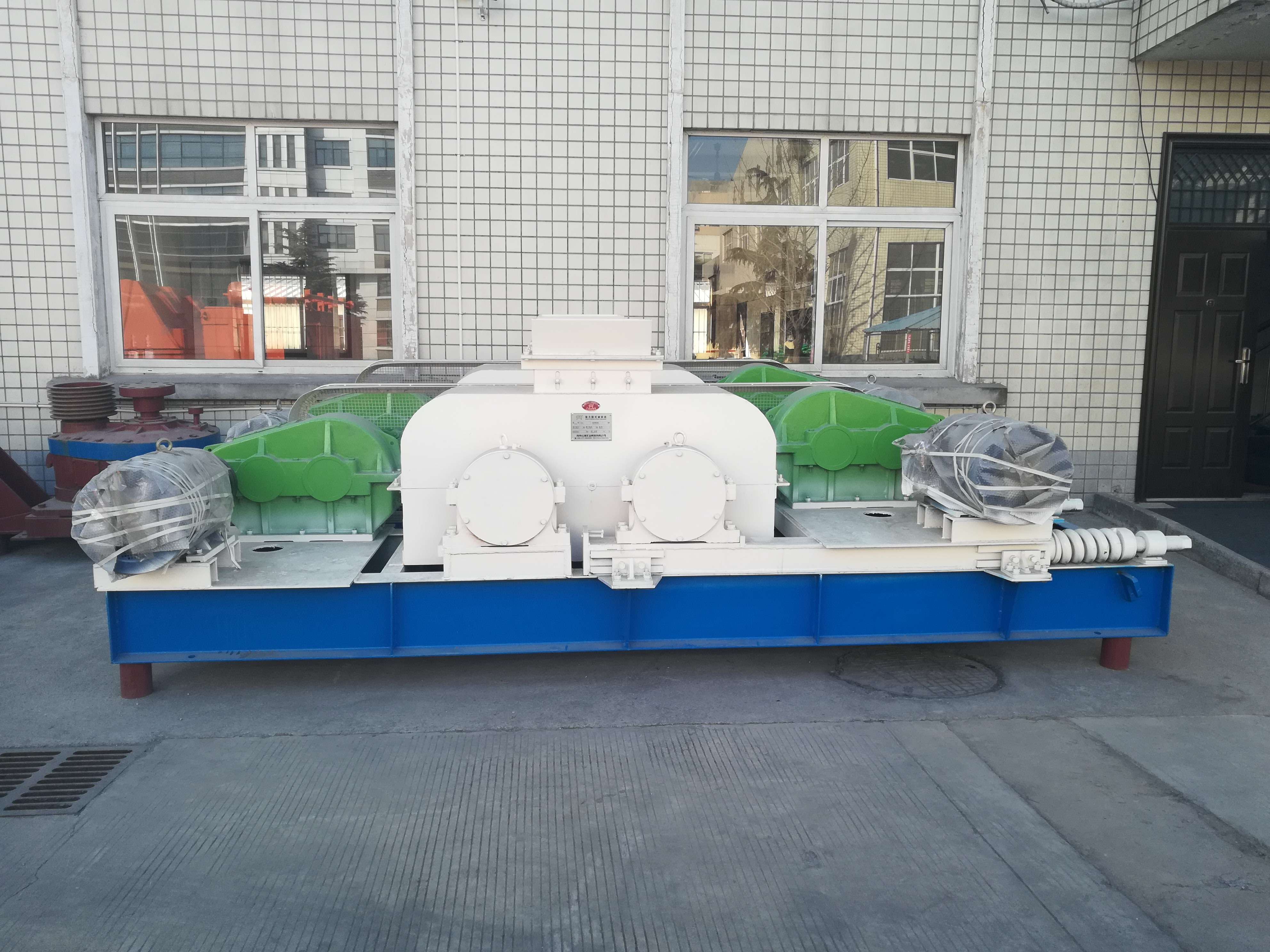 對輥破碎機(jī)報(bào)價(jià)多少錢？