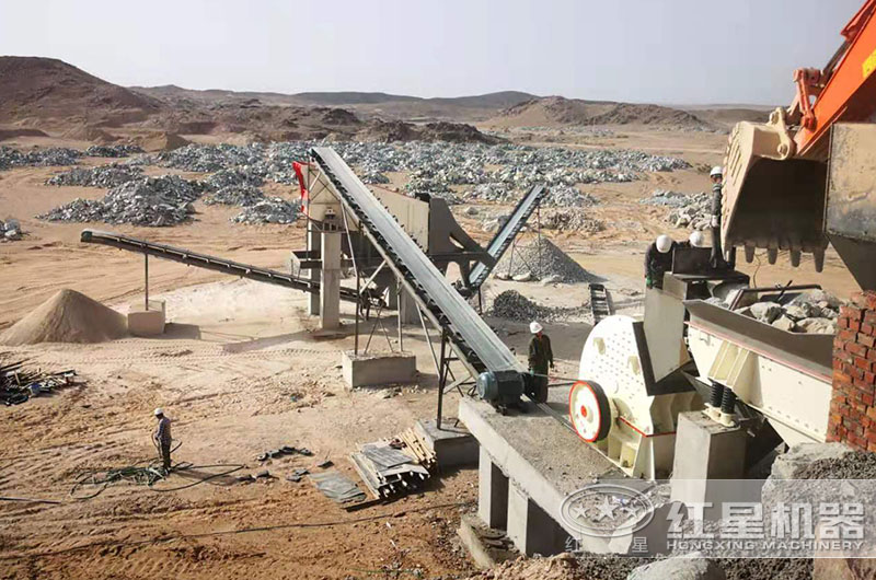 錘式礦石粉碎機工作現(xiàn)場圖片