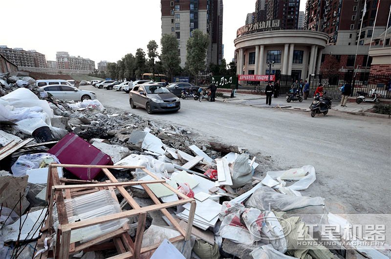 全套建筑垃圾處理方案推出，看移動(dòng)式破碎機(jī)解決垃圾處理難題