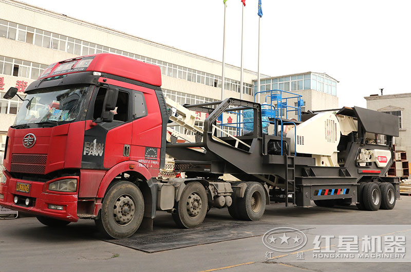 硬石頭移動(dòng)顎式粉碎機(jī)直接開走