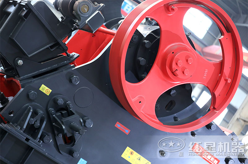 石頭子粉碎機細節(jié)圖二 石頭子粉碎機細節(jié)圖二