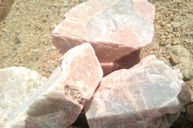 鉀長石制砂用什么設(shè)備好？多少錢一臺？