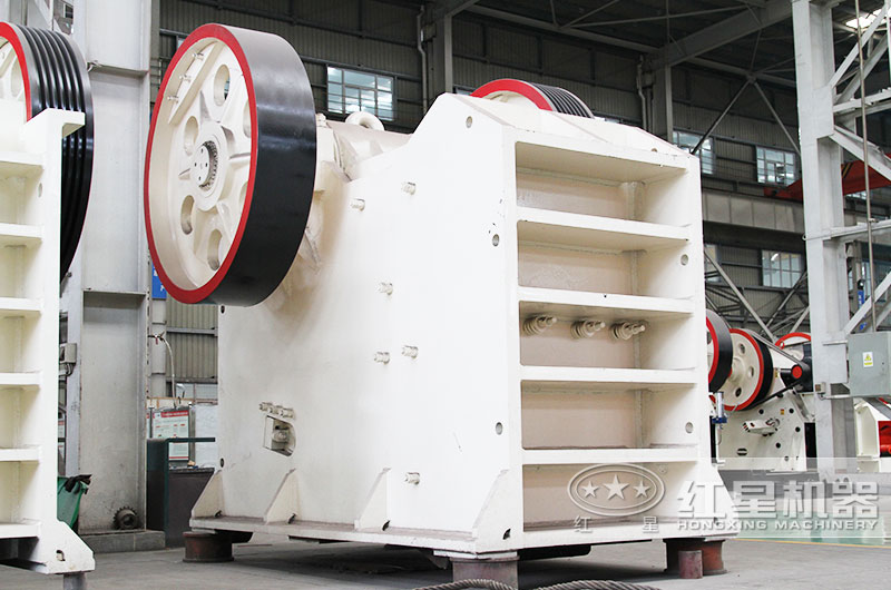 大型顎式破碎機(jī) 大型顎式破碎機(jī)