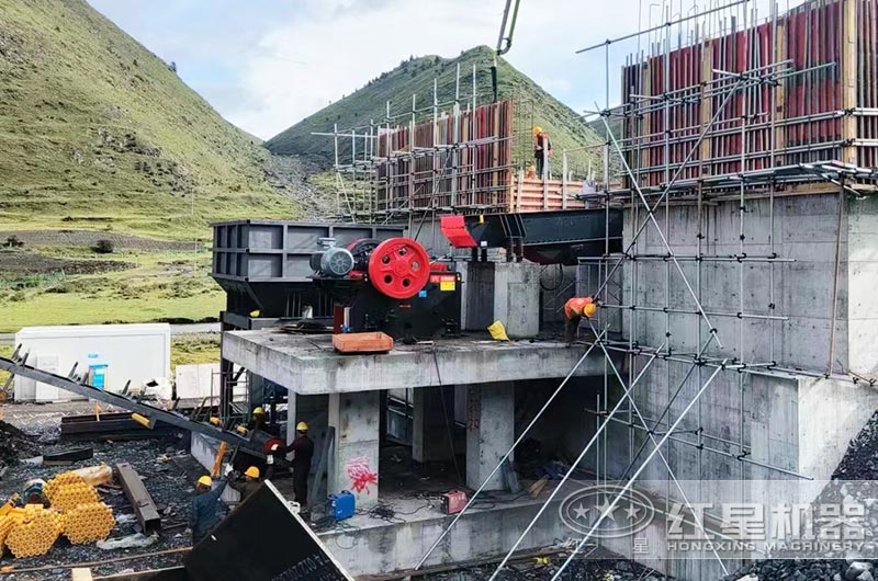 鄂破機(jī)工作現(xiàn)場(chǎng)圖片 鄂破機(jī)工作現(xiàn)場(chǎng)圖片