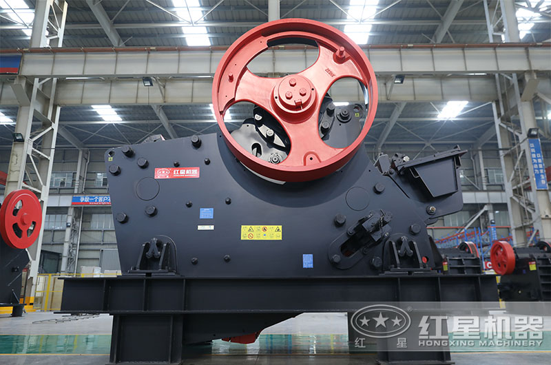 紅星顎式碎石機生產(chǎn)車間