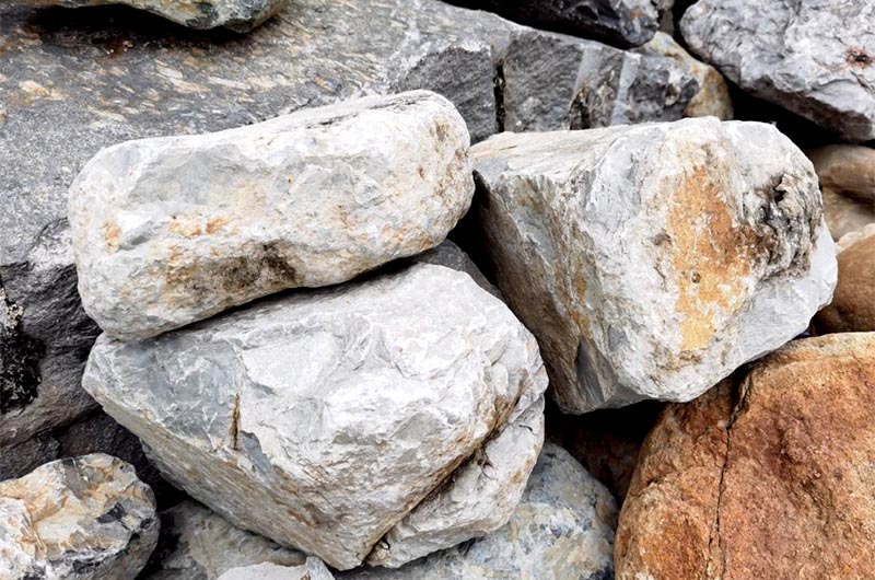 1416錘式破碎機產量多大？適合破碎青石嗎？