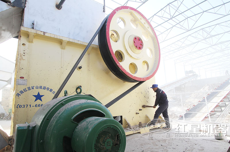 大型顎式破碎機(jī)