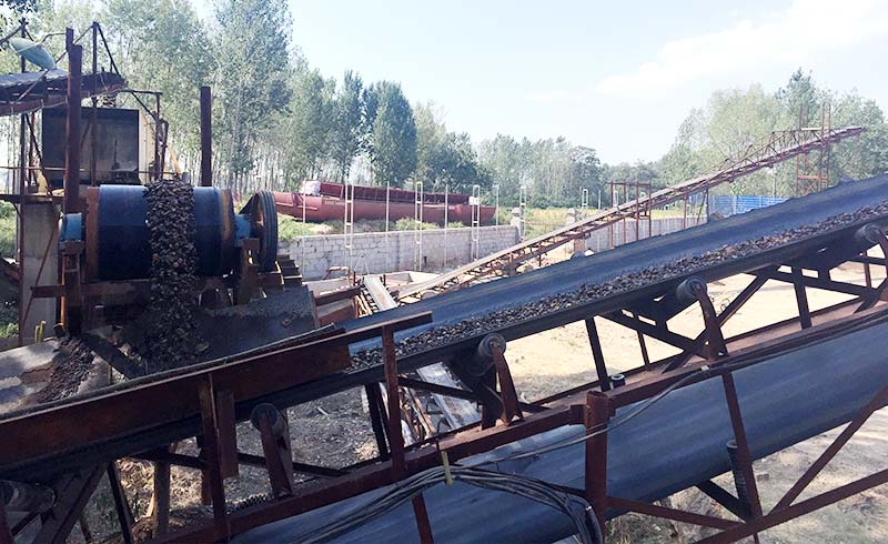 河南林州鵝卵石破碎生產(chǎn)現(xiàn)場(chǎng)