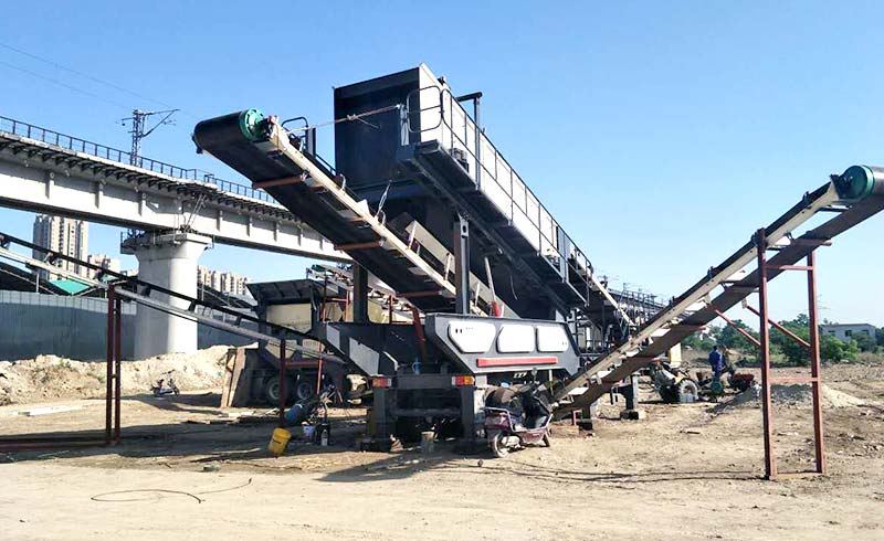 安徽鐵礦石移動(dòng)破碎站破碎現(xiàn)場(chǎng)