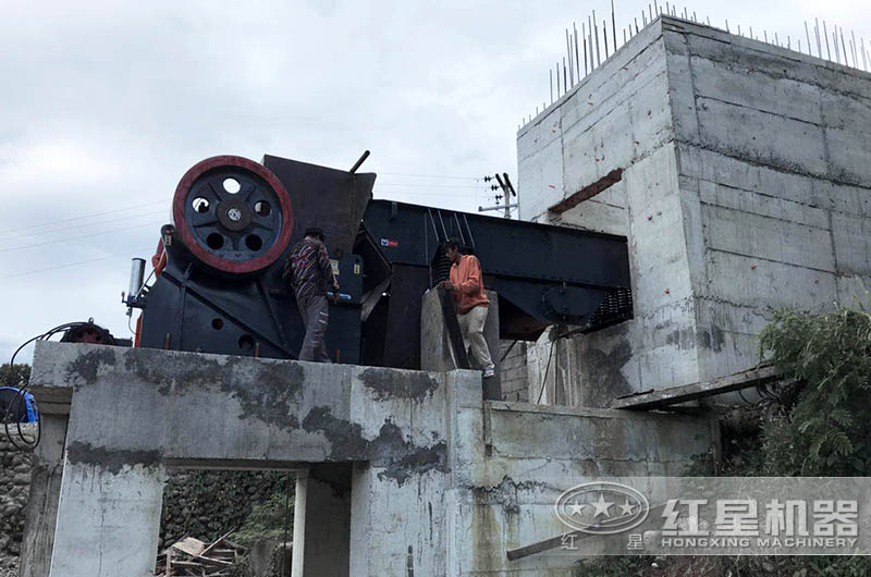 石頭子粉碎機加工現(xiàn)場 石頭子粉碎機加工現(xiàn)場