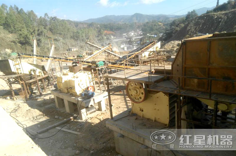 白云石打石子現(xiàn)場