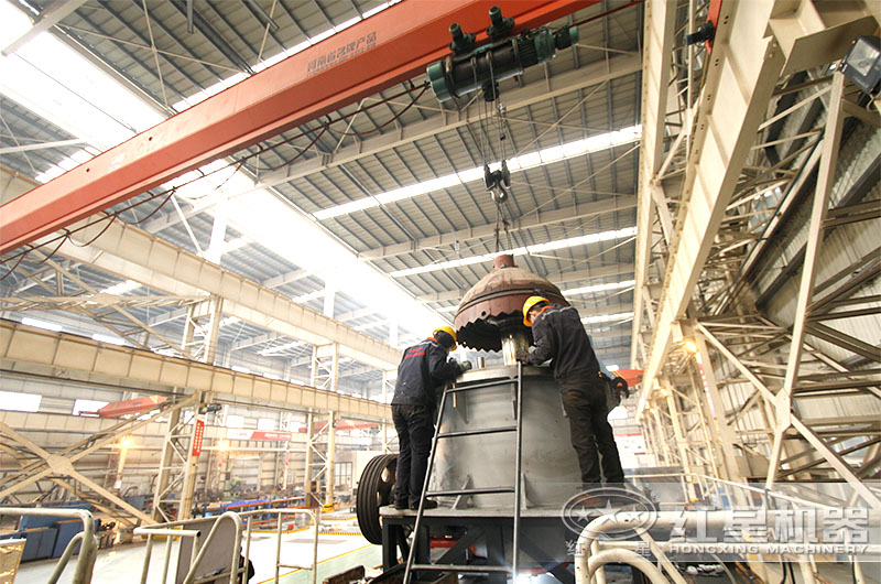 紅星工人師傅作業(yè)中