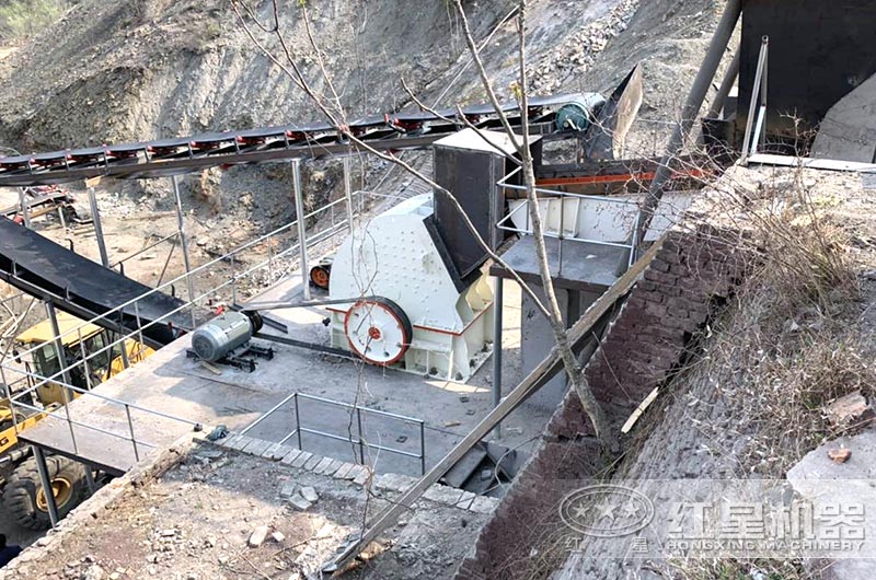 錘式破碎機(jī)工作現(xiàn)場(chǎng)實(shí)拍圖