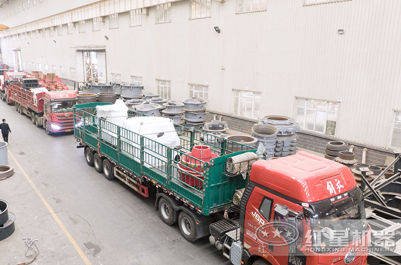 白云石加工設(shè)備發(fā)貨現(xiàn)場