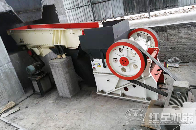 時產(chǎn)300噸石料破碎機生產(chǎn)線配置_多少錢？