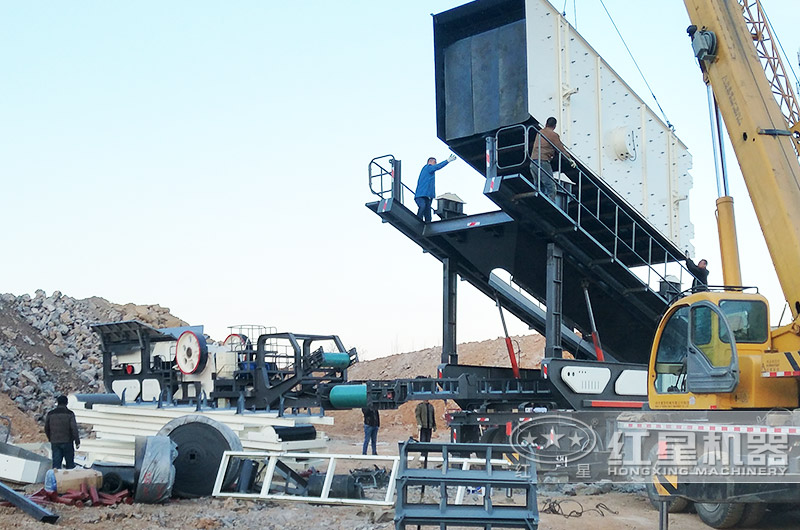 移動式破碎機作業(yè)現(xiàn)場