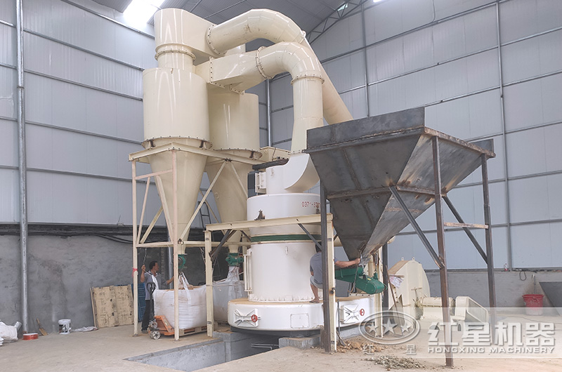 粉煤灰磨粉現(xiàn)場實拍圖 粉煤灰磨粉現(xiàn)場實拍圖